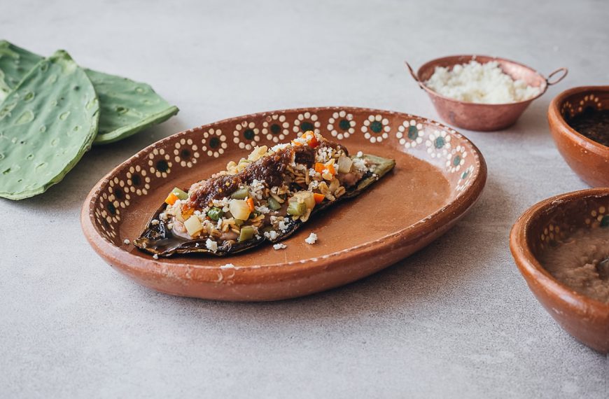 Huarache de Nopal y picadillo de Avena