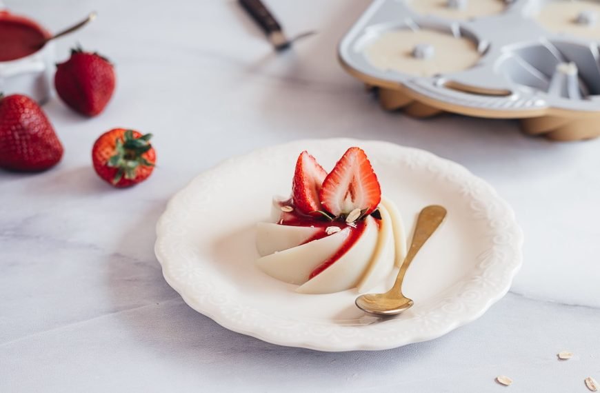 Panna cotta de Avena y Salsa de Fresas