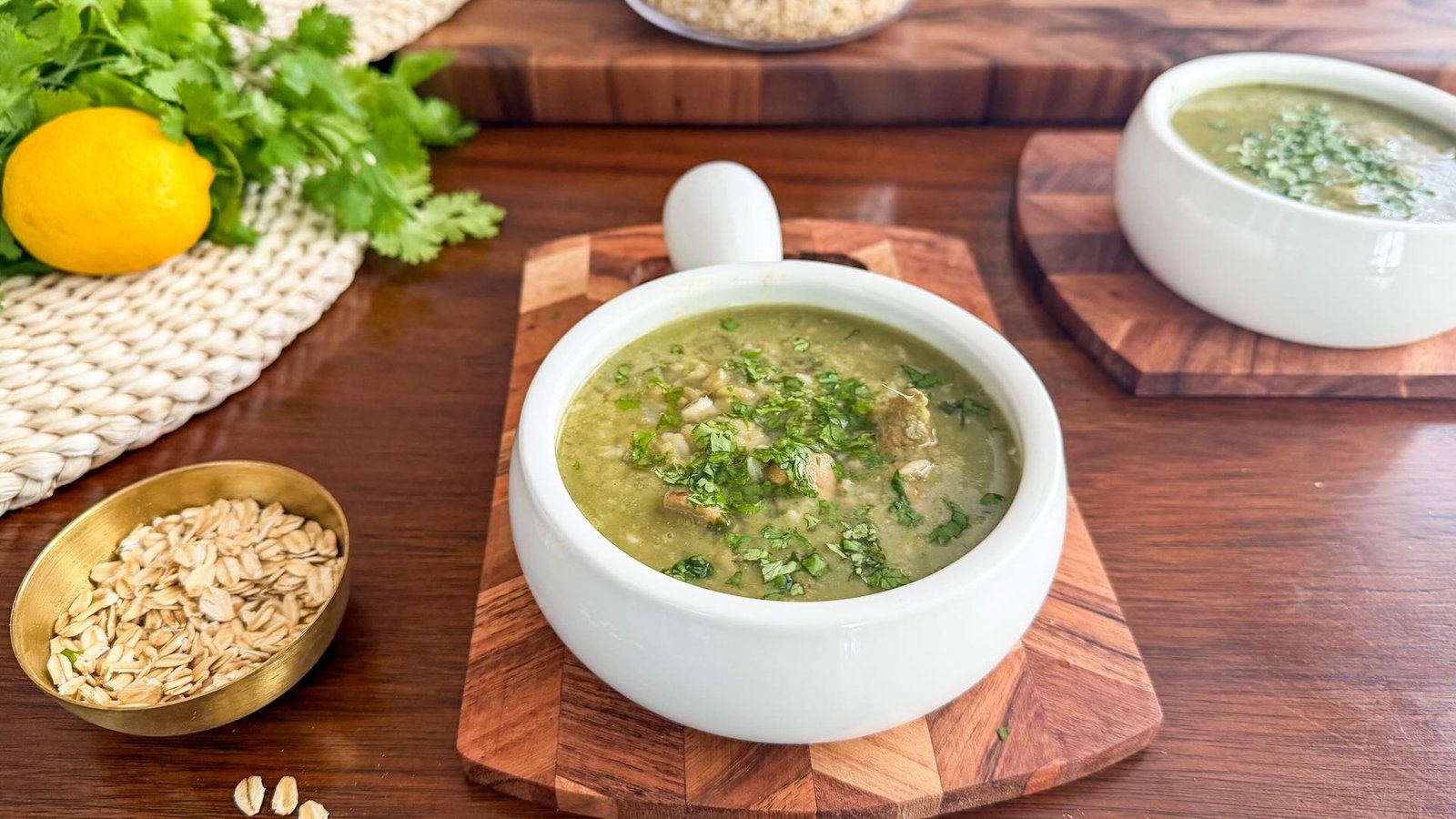 Sopa de pollo con copos de avena
